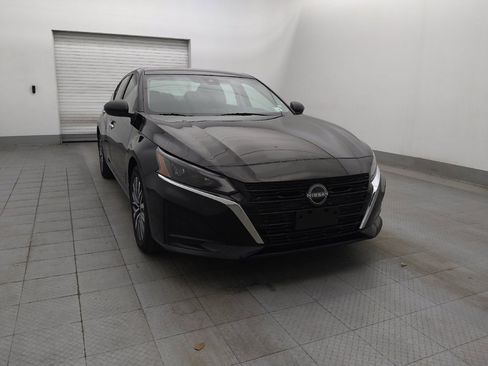 Used 2024 Nissan Altima 2.5 SV image 14