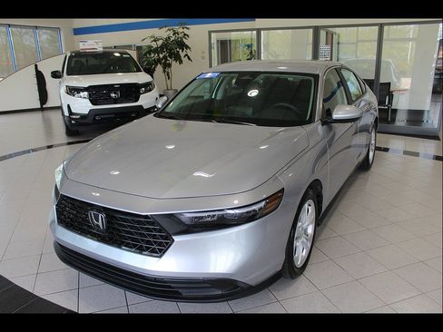 Certified 2025 Honda Accord LX image 3