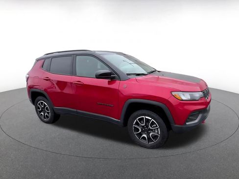 Used 2025 Jeep Compass Trailhawk image 2