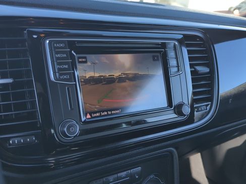 Used 2018 Volkswagen Beetle 2.0T S image 27