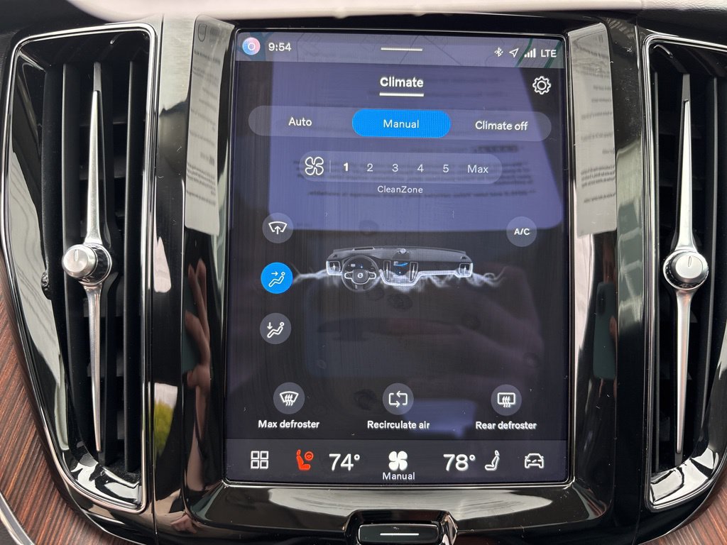 Certified 2023 Volvo XC60 B5 Plus w/ Climate Package AWD/4WD image 26