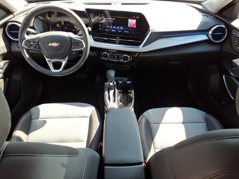 Used 2025 Chevrolet Trax LT w/ Driver Confidence Package image 13