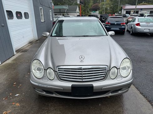 Used 2005 Mercedes-Benz E 320 4MATIC Sedan image 2