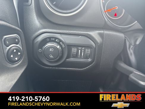 Used 2022 Jeep Gladiator Sport image 11