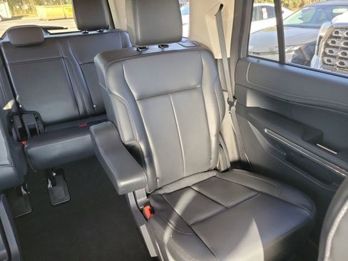 Used 2023 Ford Expedition XLT image 6