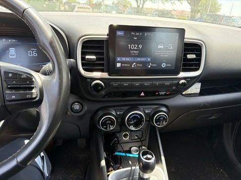 Certified 2025 Hyundai Venue SEL FWD image 7