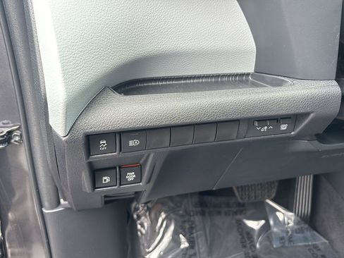 Used 2025 Toyota Sienna LE AWD/4WD image 27