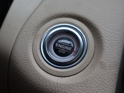 Used 2019 Mercedes-Benz C 300 Sedan image 32