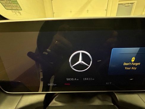 Used 2025 Mercedes-Benz GLC 350e 4MATIC image 19