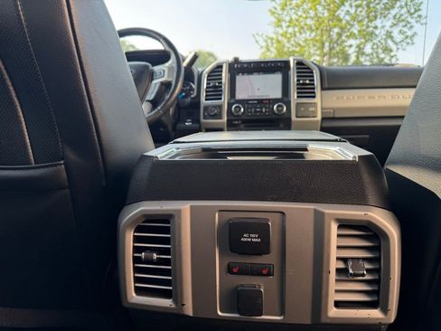 Used 2017 Ford F250 Lariat w/ Lariat Ultimate Package AWD/4WD image 15