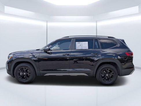 Certified 2025 Volkswagen Atlas Peak Edition SE AWD/4WD image 6
