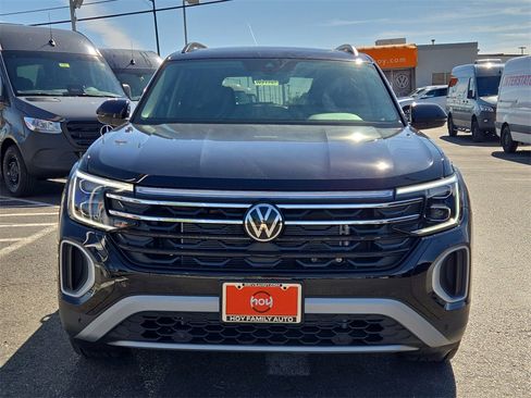 New 2025 Volkswagen Atlas Peak Edition SE image 3