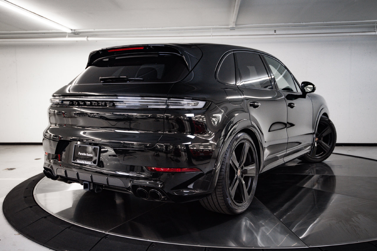 Certified 2026 Porsche Cayenne GTS AWD/4WD image 7