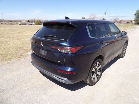 Used 2025 Mitsubishi Outlander SE image 6