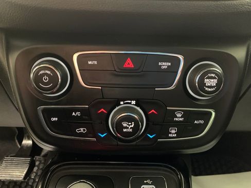 Used 2019 Jeep Compass Latitude AWD/4WD image 10