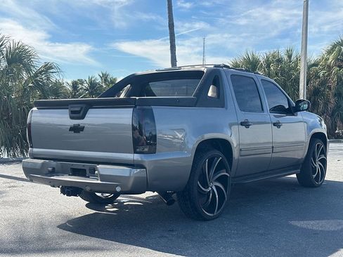 Used 2012 Chevrolet Avalanche LTZ image 5