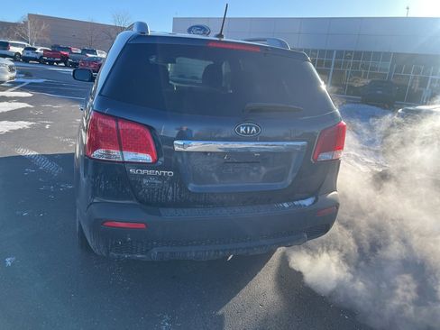 Used 2013 Kia Sorento LX w/ Convenience Pkg image 8
