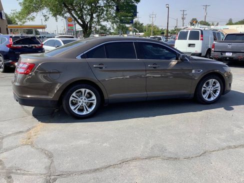 Used 2016 Ford Taurus SE FWD image 10