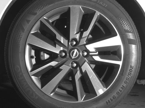 Used 2025 Nissan Versa SV image 12