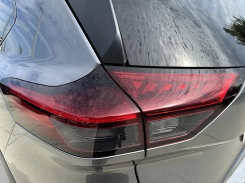 Used 2023 Nissan Rogue SV FWD image 14