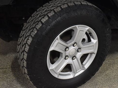 Used 2020 Jeep Wrangler Sport S image 11