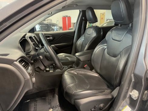 Used 2019 Jeep Cherokee Limited AWD/4WD image 11