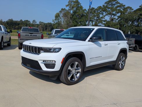 Used 2024 Jeep Grand Cherokee Limited RWD image 1