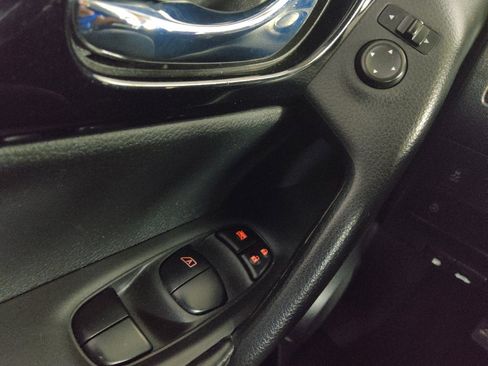 Used 2017 Nissan Rogue Sport SL FWD image 27