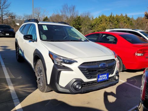 Used 2025 Subaru Outback Premium image 1