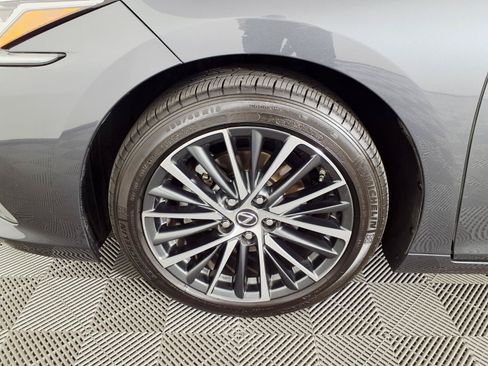 Used 2025 Lexus ES 300h w/ Premium Package FWD image 7