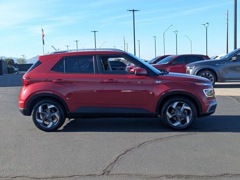 Used 2023 Hyundai Venue Limited FWD image 7