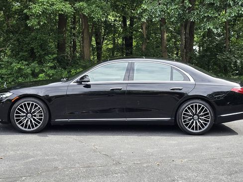 Used 2022 Mercedes-Benz S 580 4MATIC Sedan image 3