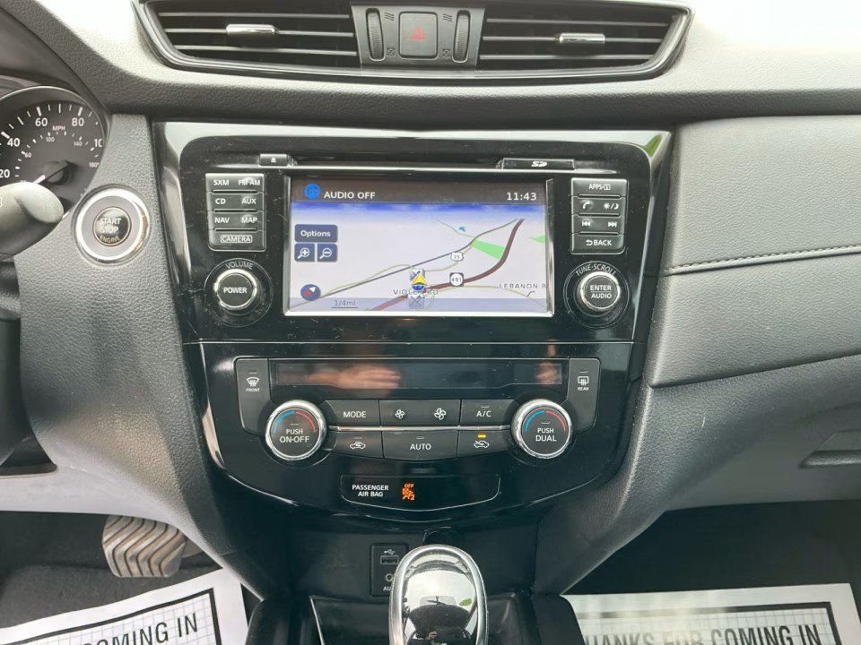 Used 2017 Nissan Rogue SV w/ SV Premium Package FWD image 14