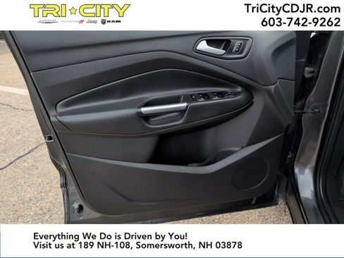 Used 2018 Ford Escape SE image 12