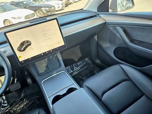 Used 2023 Tesla Model Y Long Range image 31