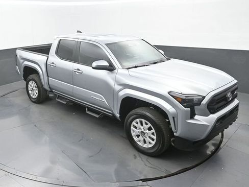 Used 2025 Toyota Tacoma SR5 RWD image 27