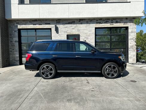 Used 2021 Ford Expedition Limited AWD/4WD image 2