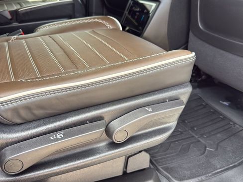 Used 2025 GMC Yukon Denali Ultimate AWD/4WD image 26