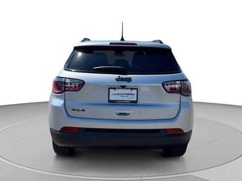 Used 2026 Jeep Compass Latitude AWD/4WD image 5