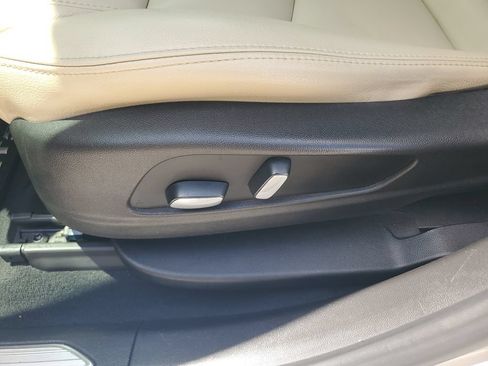 Used 2019 Cadillac XT5 FWD image 16