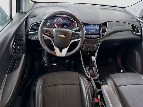 Used 2020 Chevrolet Trax LT w/ LT Convenience Package image 17
