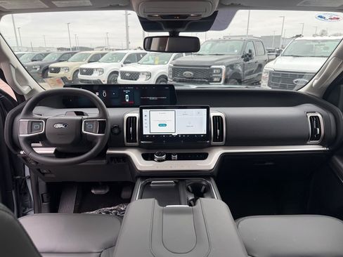 New 2026 Ford Expedition Active image 12