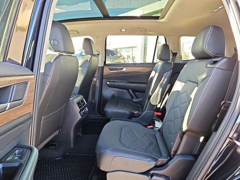 New 2026 Volkswagen Atlas SE image 10