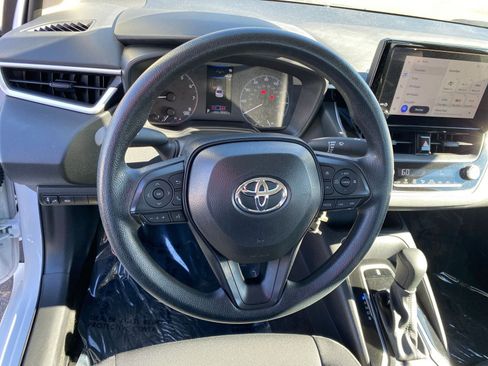 Used 2025 Toyota Corolla LE image 28