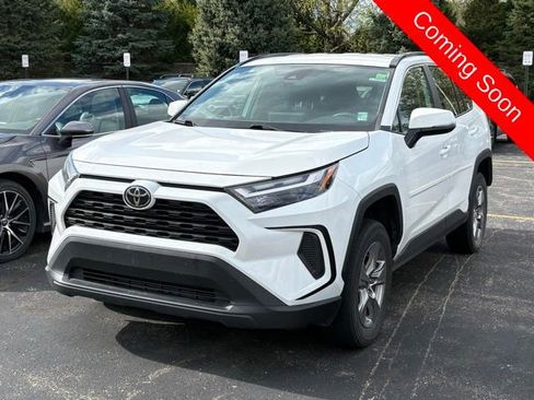 Used 2022 Toyota RAV4 XLE AWD/4WD image 3