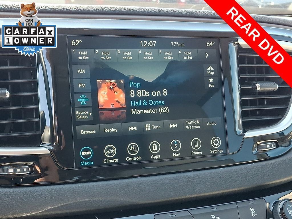 Used 2018 Chrysler Pacifica Touring-L FWD image 17