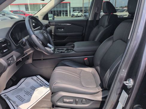Used 2025 Honda Pilot Elite image 9