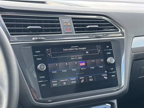 Used 2023 Volkswagen Tiguan SE w/ Panoramic Sunroof Package image 25