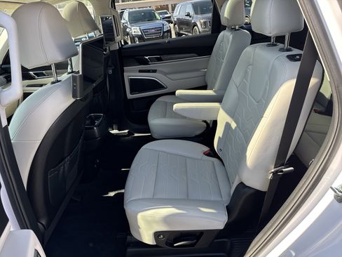 Certified 2022 Kia Telluride SX w/ SX Prestige Package image 20