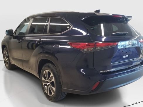 Used 2023 Toyota Highlander XLE FWD image 6